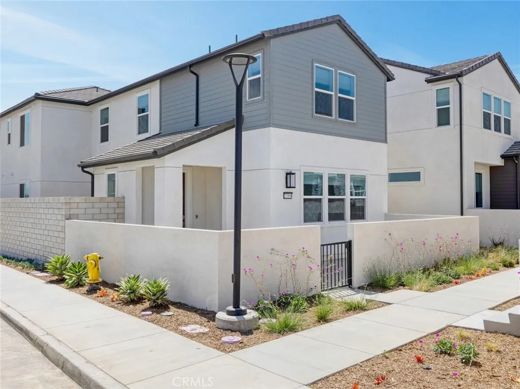 Valencia, CA 91381