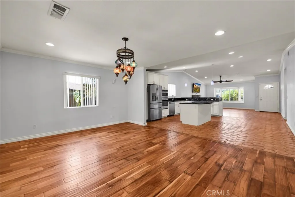 https://cdn.realtyfeed.com/cdn/127/306758583/41bd5d331f096f3689d1e8d2c2afb50d.webp