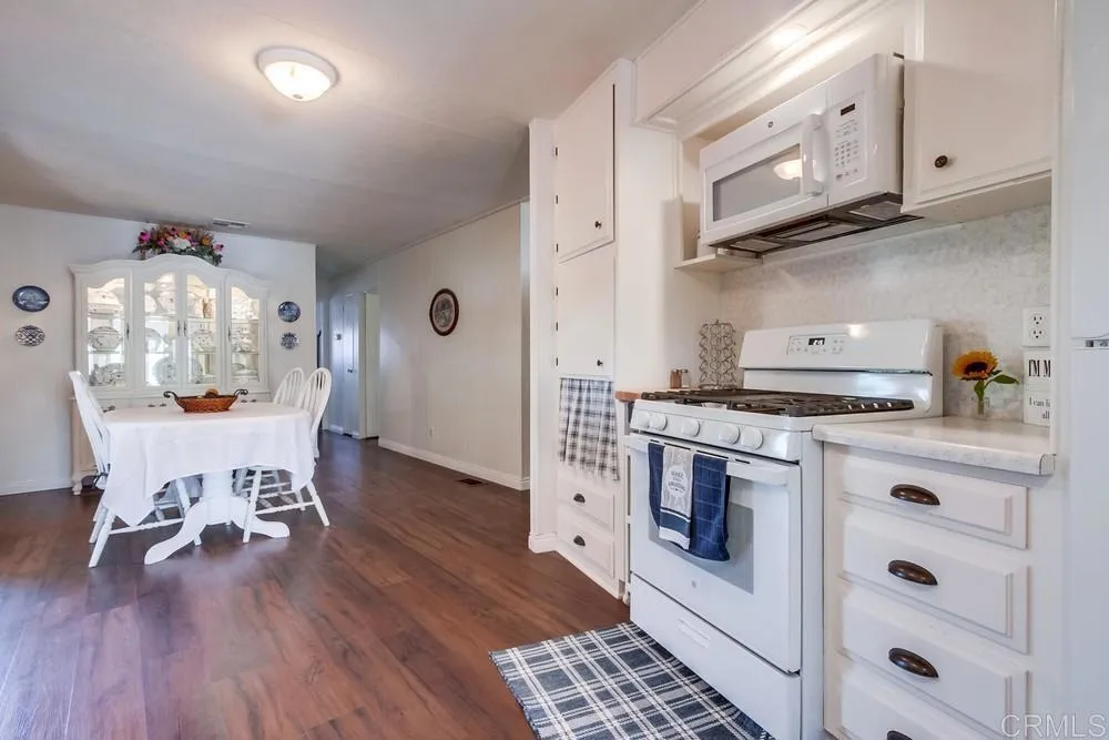 https://cdn.realtyfeed.com/cdn/127/306758602/1e4958d86c91dbddb24494ec46b78dda.webp