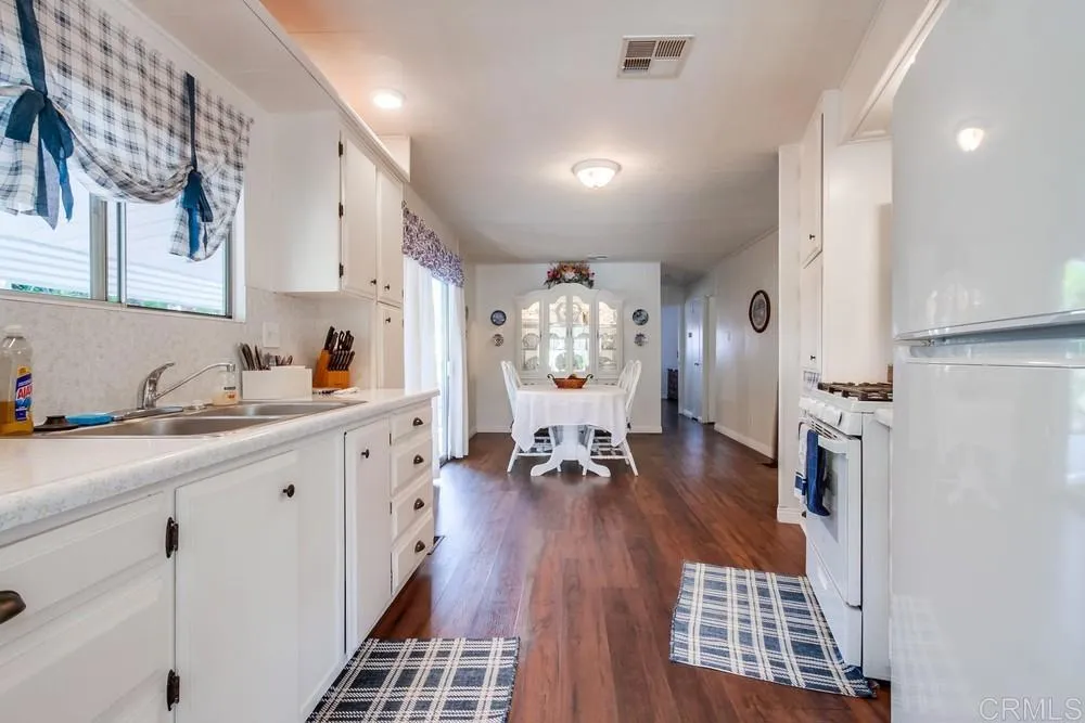 https://cdn.realtyfeed.com/cdn/127/306758602/22ce9e53a1349553d2e696de32790453.webp