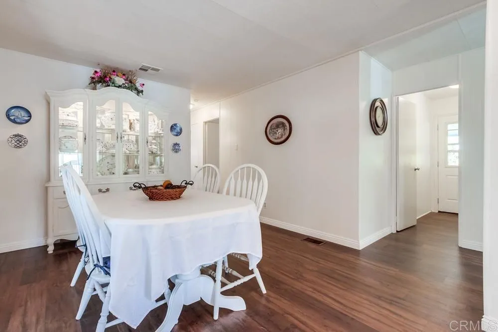 https://cdn.realtyfeed.com/cdn/127/306758602/3d5bf0237957e78acedb3a9921f73567.webp
