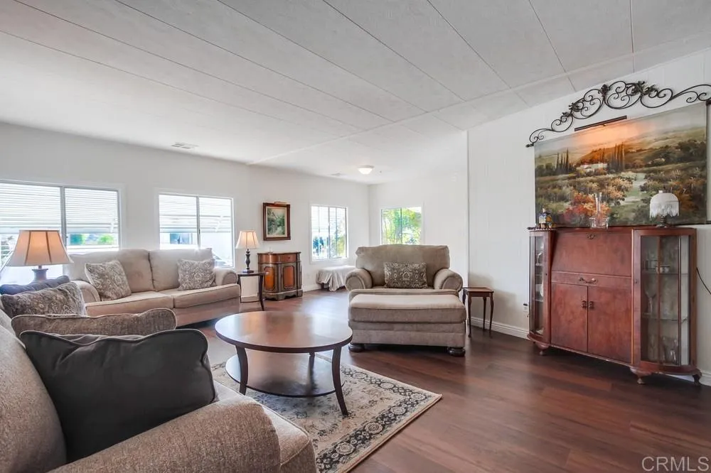 https://cdn.realtyfeed.com/cdn/127/306758602/4e48609dd93953dc3e1371cd1238833f.webp