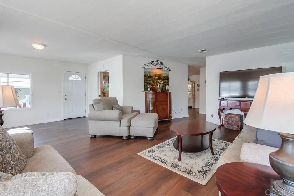 https://cdn.realtyfeed.com/cdn/127/306758602/89399aceaa0aba44bbf5ae8ff31e3ae7.webp