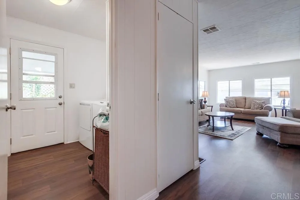 https://cdn.realtyfeed.com/cdn/127/306758602/8d60940c8a17300f6e99489dc9efa57e.webp