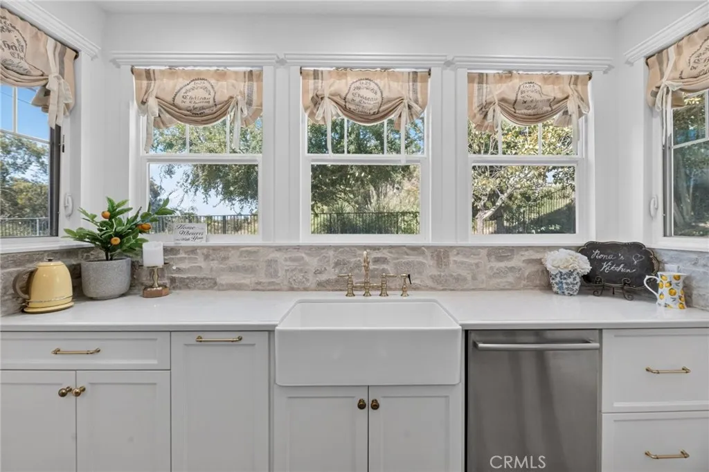 https://cdn.realtyfeed.com/cdn/127/306758708/26a830561e6e3e094a9531a598497101.webp