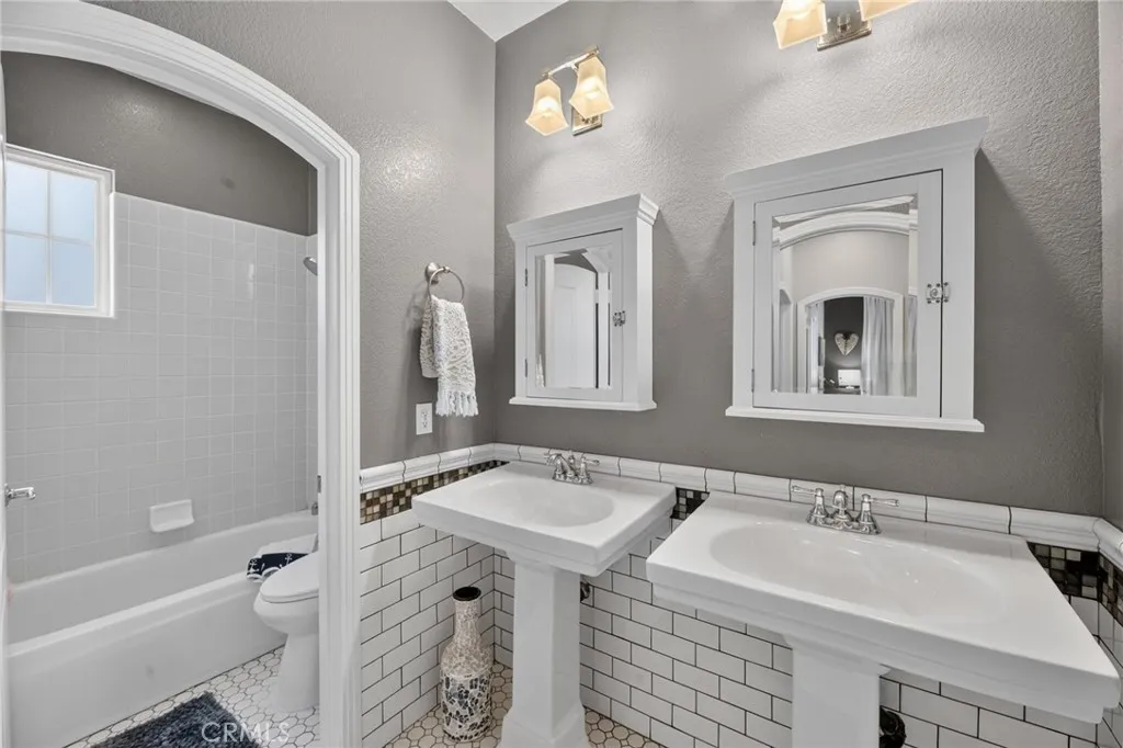 https://cdn.realtyfeed.com/cdn/127/306758708/8327d615f98589f4a282ad2501426347.webp