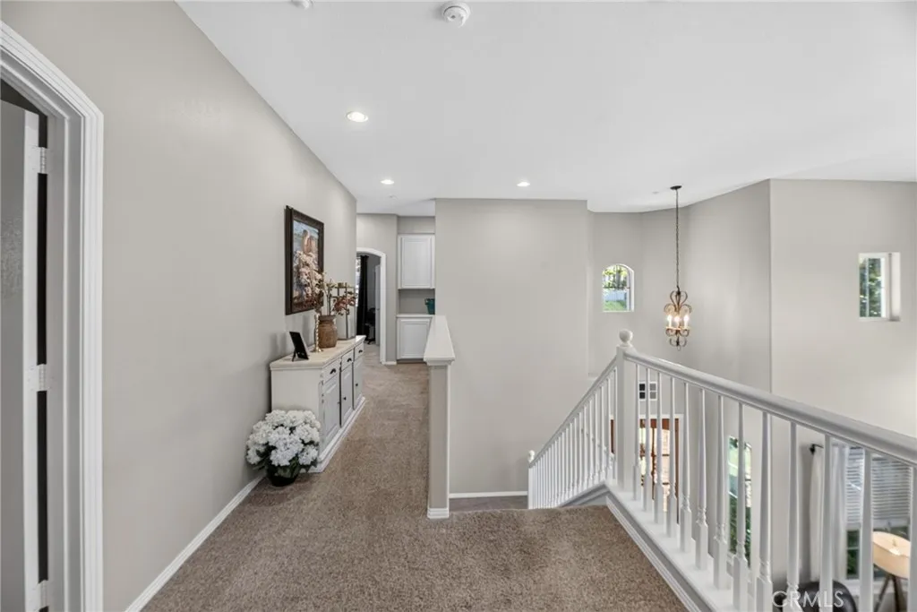 https://cdn.realtyfeed.com/cdn/127/306758708/83b3b08d8b0054f4bd561af088124cb2.webp
