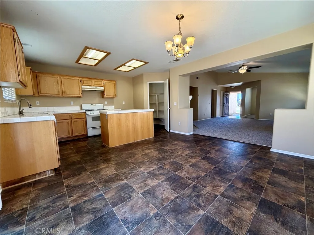 13579 Winewood, Victorville, CA 92392 - Photo 3 of 15, Victorville, CA