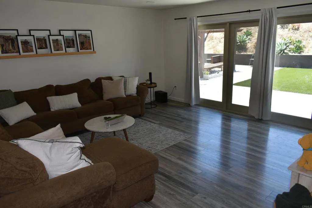 https://cdn.realtyfeed.com/cdn/127/306758771/33cd86d30a28ab9c340f19df09c4975a.webp