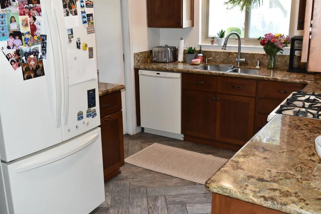 https://cdn.realtyfeed.com/cdn/127/306758771/377e4e9d7498655659e25ab872f175b1.webp