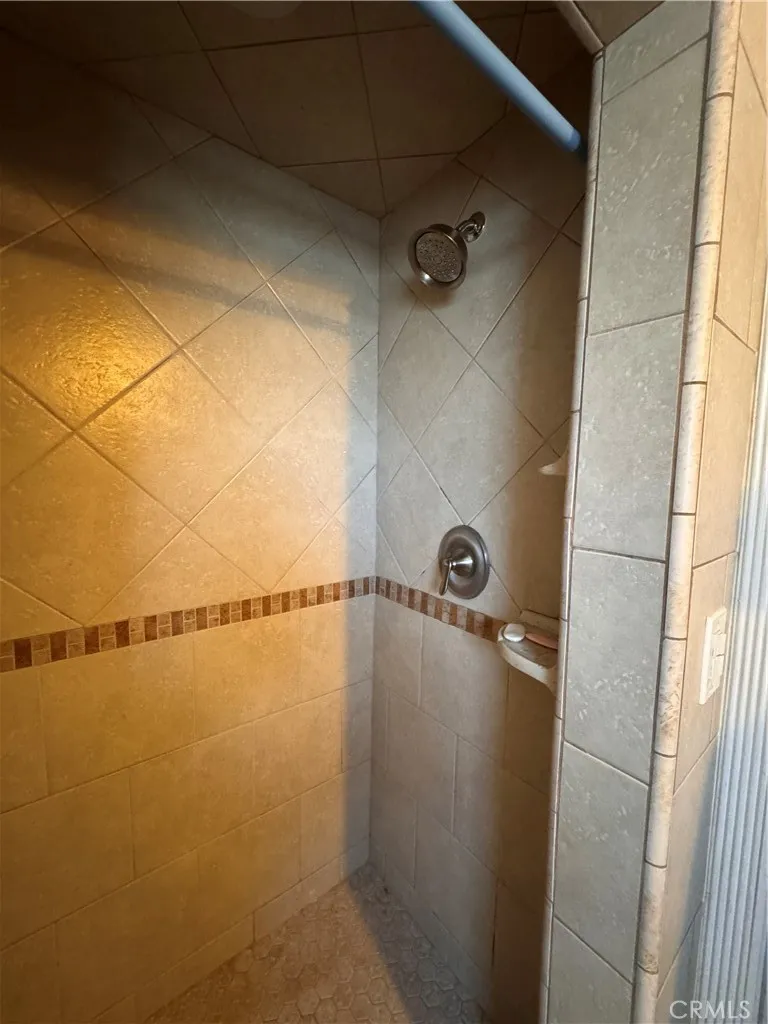 https://cdn.realtyfeed.com/cdn/127/306758897/61cd5ca3c4d2dde76124a8c54dd938a1.webp