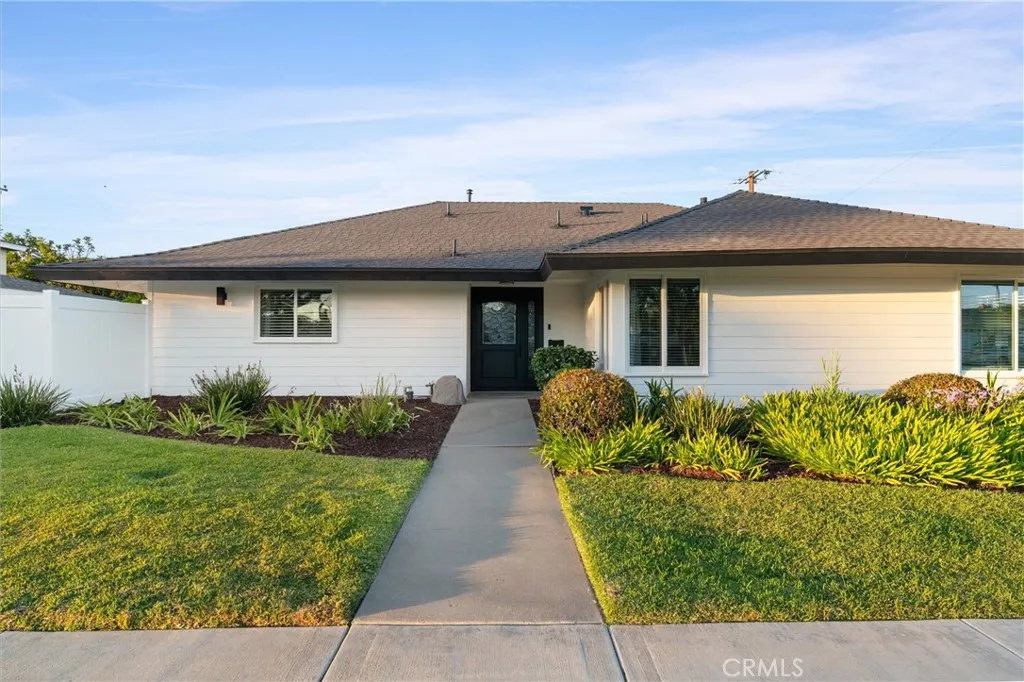 2904 Club House Road, Costa Mesa, CA 92626 - Photo 2 of 19, Costa Mesa, CA