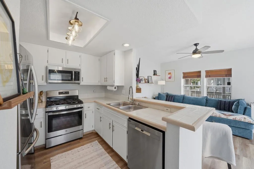 https://cdn.realtyfeed.com/cdn/127/306758943/2a3976c6576dbbcb574fd57227c7f9a8.webp