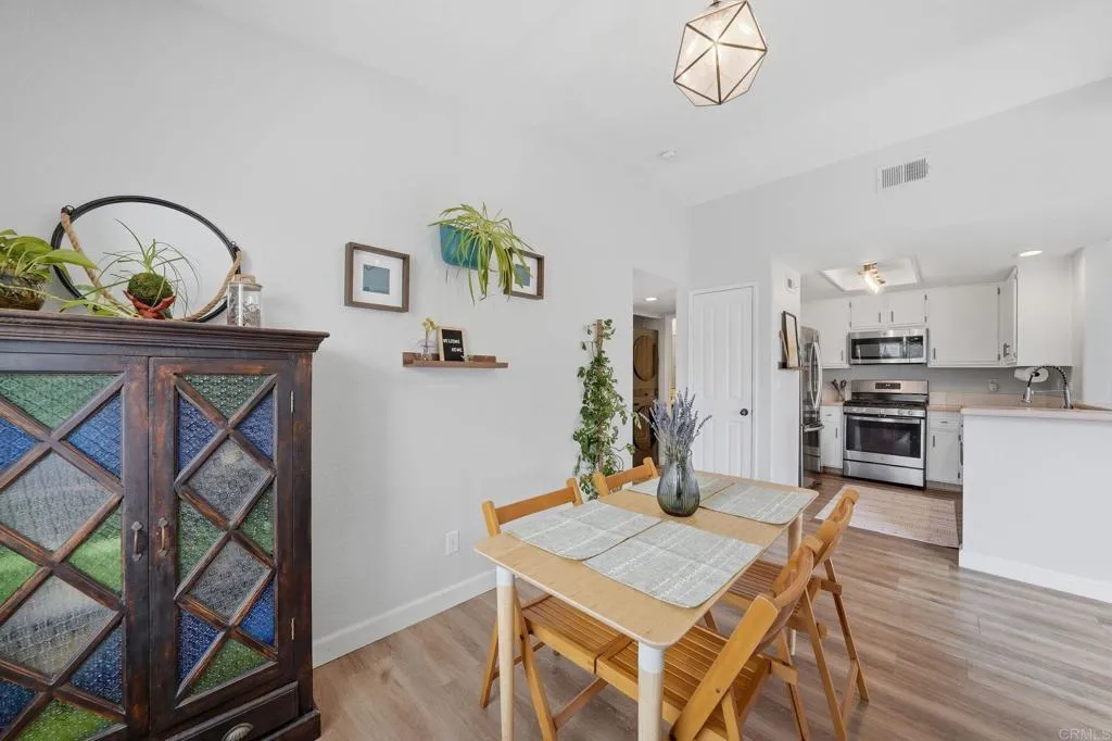 https://cdn.realtyfeed.com/cdn/127/306758943/3b968b23b910624bfe1d96f4e2ff0d03.webp
