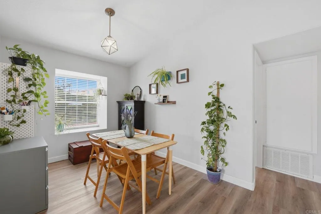 https://cdn.realtyfeed.com/cdn/127/306758943/ed4ffaddff888015010e3f0fc1bc8102.webp