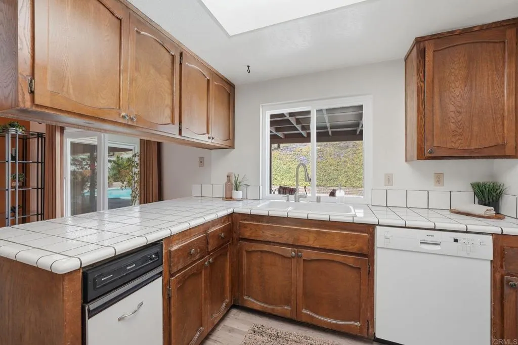 https://cdn.realtyfeed.com/cdn/127/306759007/350b6e00ab8e3c42b68d94df73b02f2e.webp