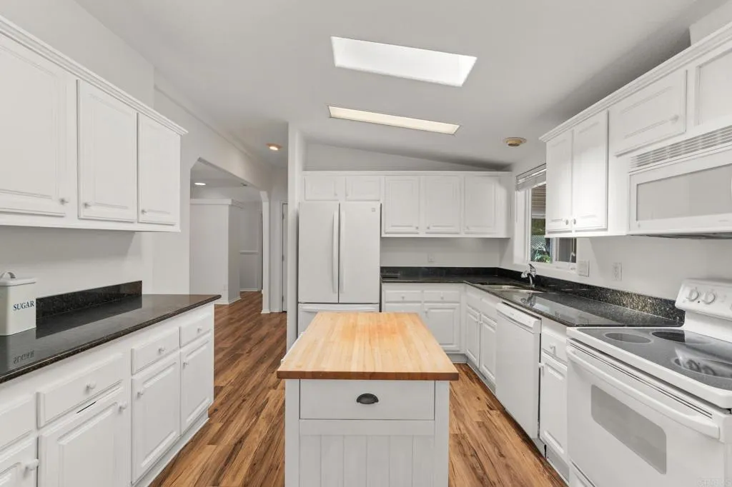 https://cdn.realtyfeed.com/cdn/127/306759013/e223c36a53c83c6fc1d14afbcfd7c12a.webp