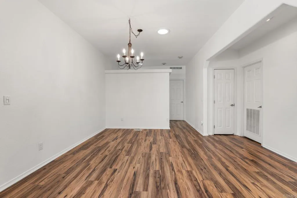 https://cdn.realtyfeed.com/cdn/127/306759013/f4501d3a5163a44e8d5cfa5c655fe5c2.webp