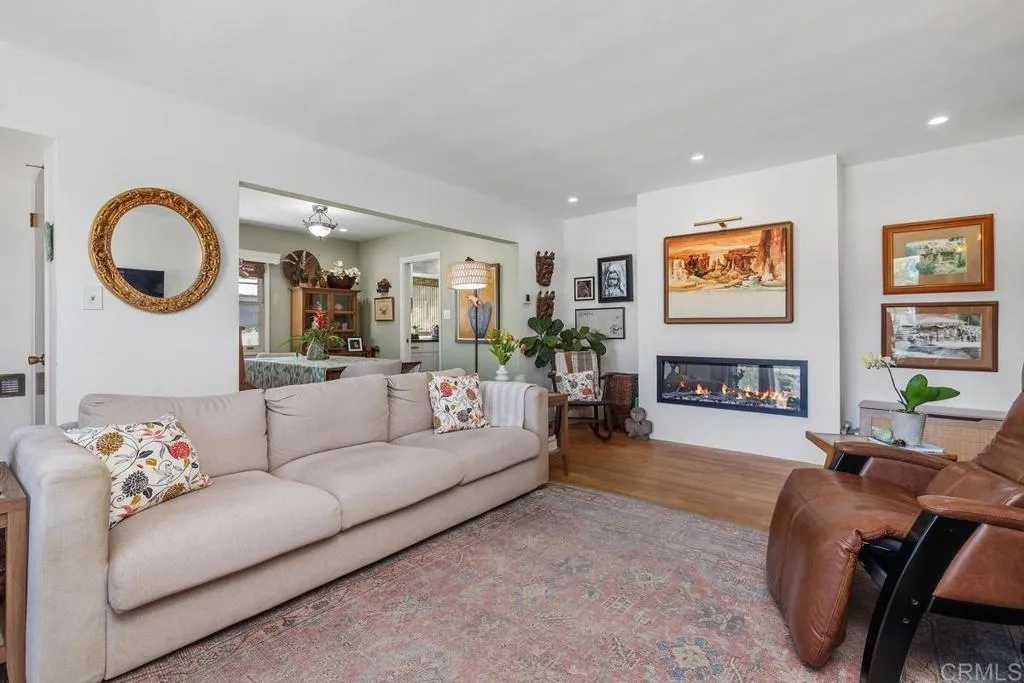 https://cdn.realtyfeed.com/cdn/127/306759102/00dafd151b1fcfd40936de71254bbb32.webp