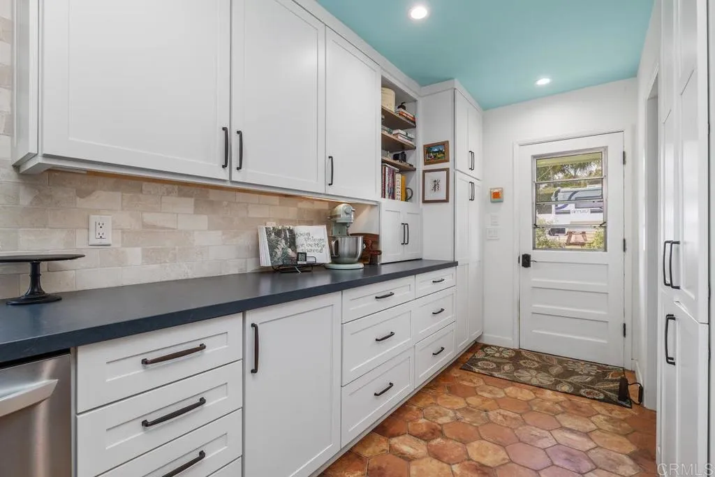 https://cdn.realtyfeed.com/cdn/127/306759102/115eccb0a1ab5df27ffac9576fcab203.webp