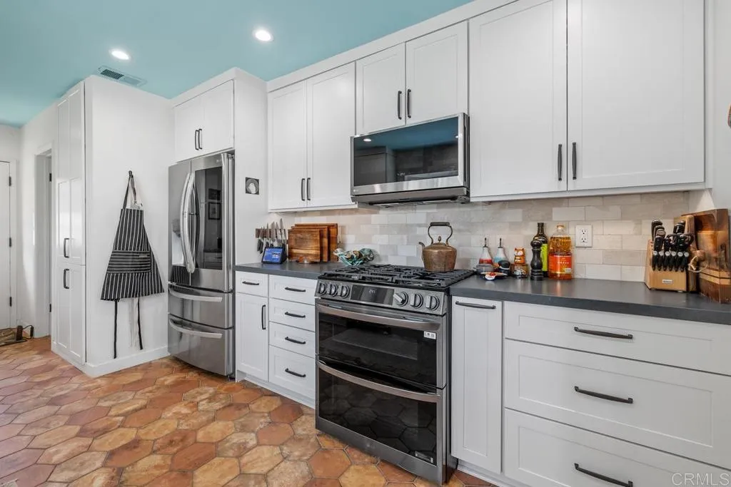 https://cdn.realtyfeed.com/cdn/127/306759102/17dce4f65a3ccf6adf798f4160d67cf1.webp