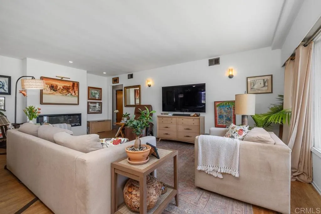 https://cdn.realtyfeed.com/cdn/127/306759102/4c16ba4d9922e49a9ee9cd35dd2d609e.webp