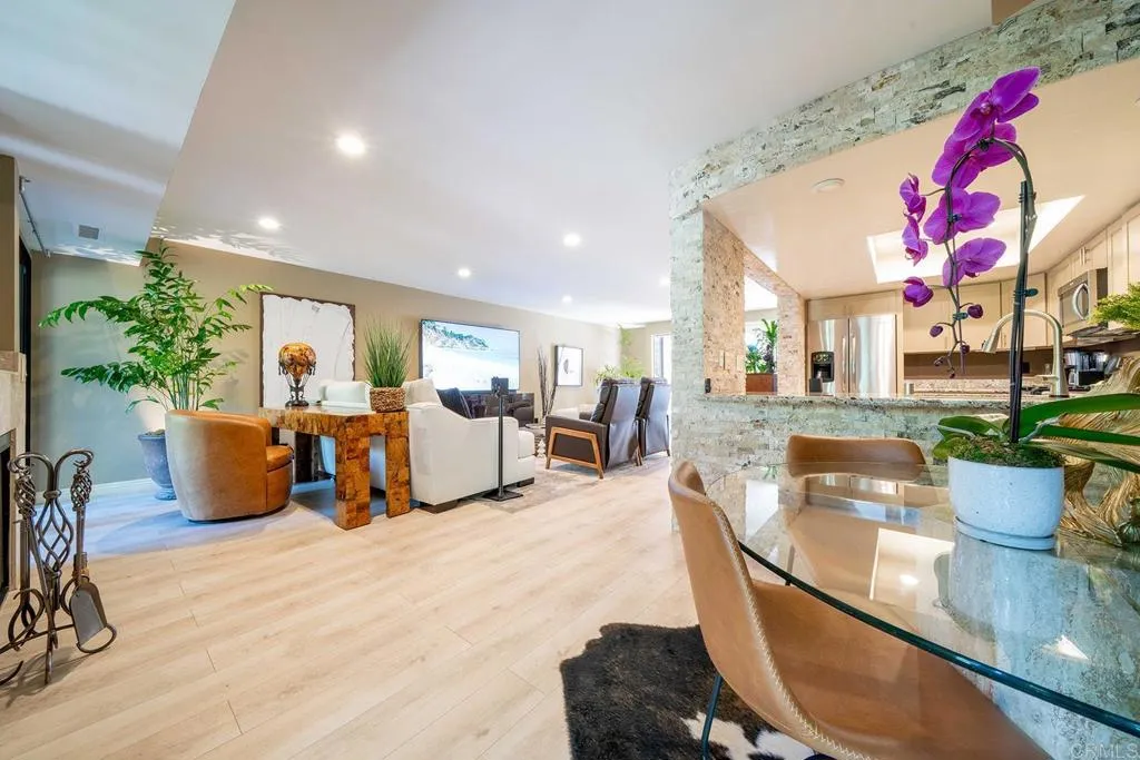 https://cdn.realtyfeed.com/cdn/127/306759145/cbc3f6ab9fb09722f60f8b0616cca5ab.webp