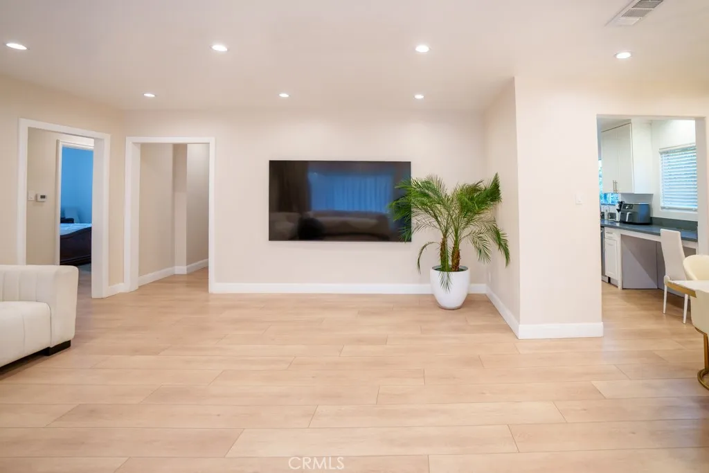 15500 Chatsworth Street, Mission Hills (San Fernando), CA 91345 - Photo 3 of 20, Mission Hills (san Fernando), CA