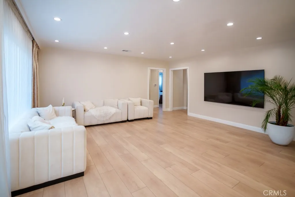 15500 Chatsworth Street, Mission Hills (San Fernando), CA 91345 - Photo 4 of 20, Mission Hills (san Fernando), CA