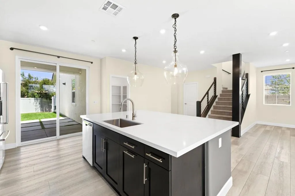 https://cdn.realtyfeed.com/cdn/127/306759179/6d31d1939b1508ff2c9d76036d46090c.webp