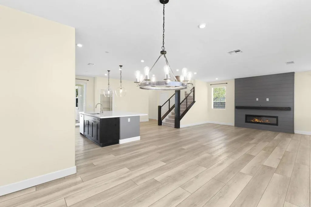 https://cdn.realtyfeed.com/cdn/127/306759179/729d6ab05cff9a12a7c2ece629209b9d.webp
