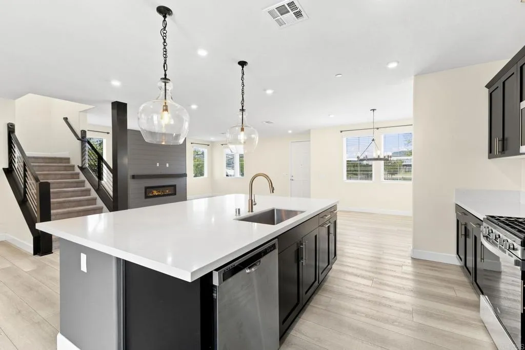 https://cdn.realtyfeed.com/cdn/127/306759179/9a246f6cc36800455ed2a4133563492e.webp
