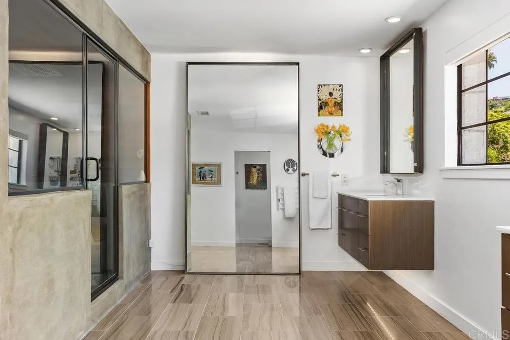 https://cdn.realtyfeed.com/cdn/127/306759193/641ecb9491bb2ec2dd9a12fa51a2f2b5.webp