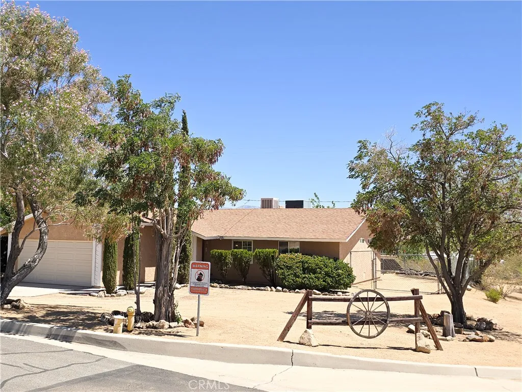 23911 Tahquitz, Apple Valley, CA 92307 - Photo 2 of 32, Apple Valley, CA