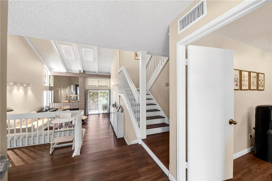 820 Via Zapata, Riverside, CA 92507 - Photo 4 of 37, Riverside, CA