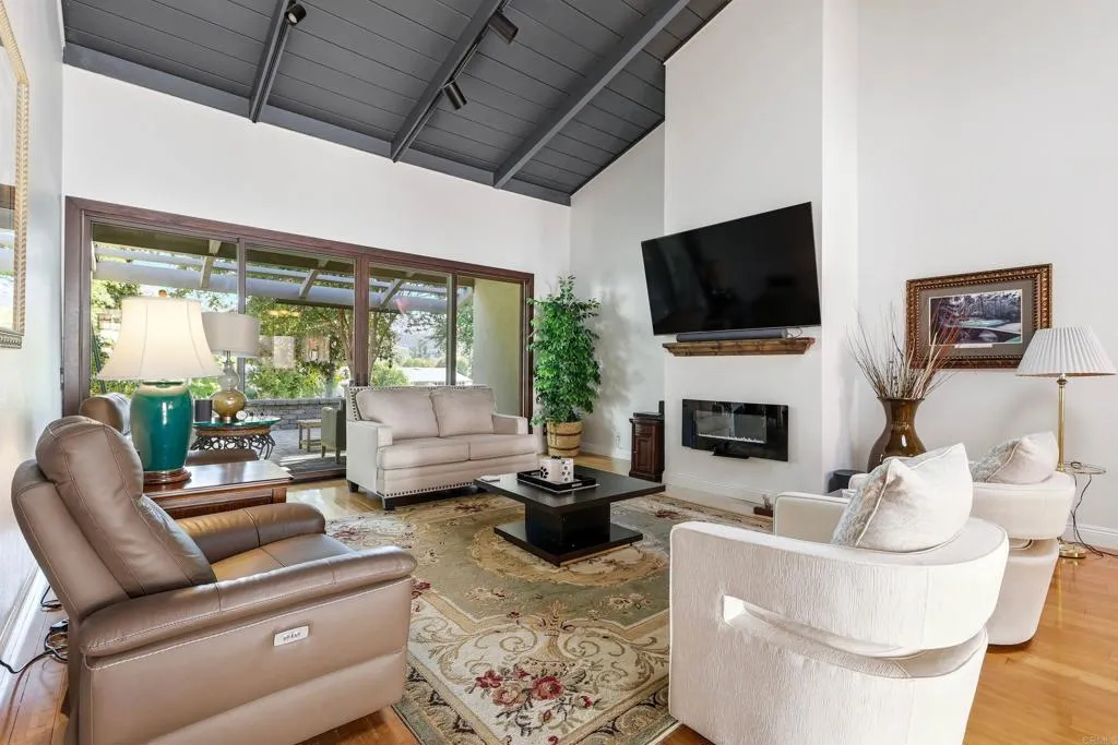 https://cdn.realtyfeed.com/cdn/127/306759290/0d7bd296f5d912d94f9d1cc7d9881a3c.webp