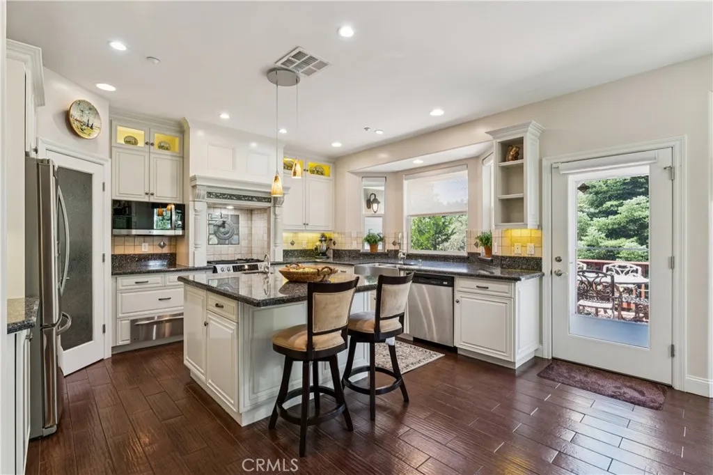 468 S Cumberland, Lake Arrowhead, CA 92352 - Photo 5 of 29, Lake Arrowhead, CA