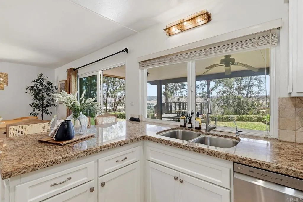 https://cdn.realtyfeed.com/cdn/127/306759311/23bf8ab05a3b41e23c5b99bd4c0b206c.webp