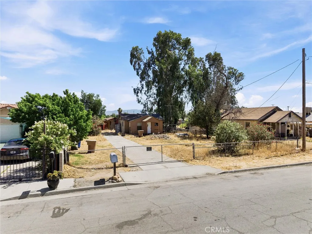 2801 Citrus Avenue, Bakersfield, CA 93307 - Photo 3 of 10, Bakersfield, CA