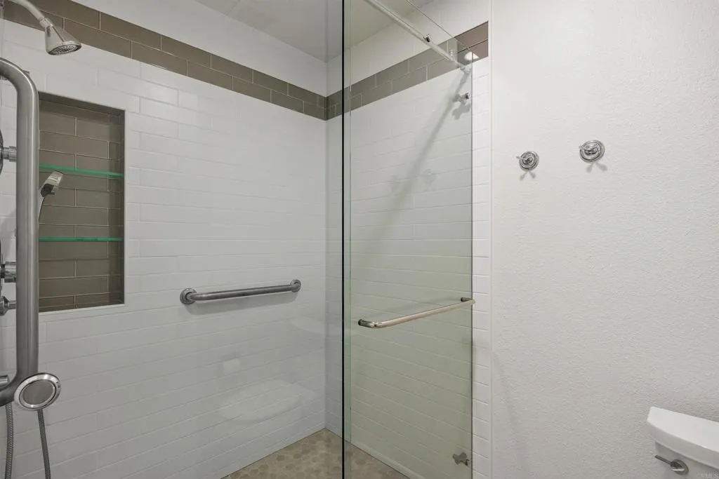 https://cdn.realtyfeed.com/cdn/127/306759351/2942b7811c1e1462b774fe1bc40beafb.webp