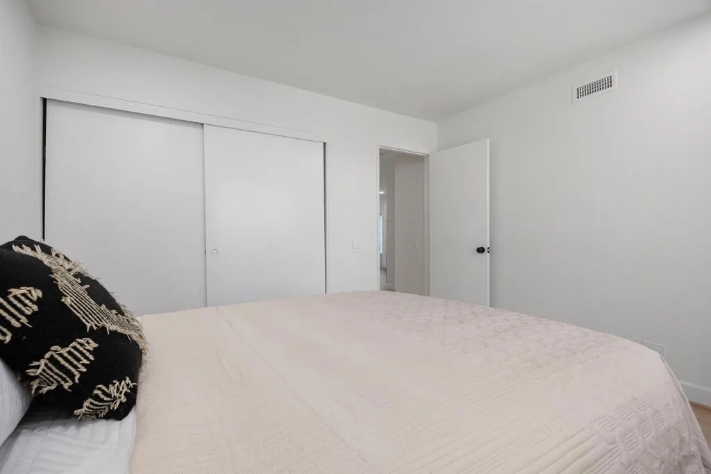 https://cdn.realtyfeed.com/cdn/127/306759351/7302f36391e97bcde430329291a5e493.webp