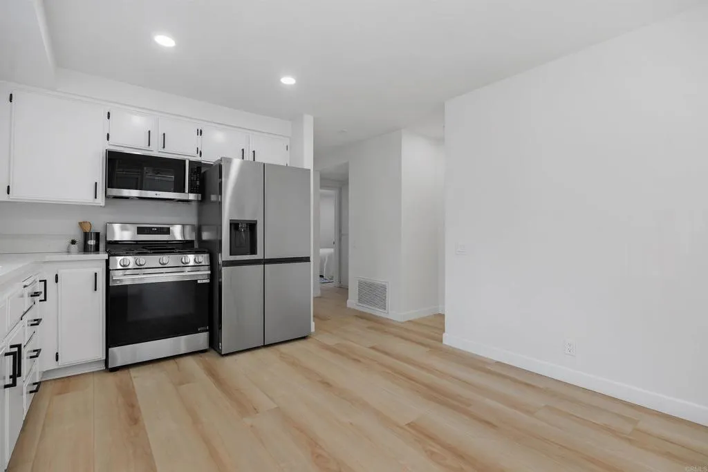 https://cdn.realtyfeed.com/cdn/127/306759351/807075dce8ff787f8f9528f9a8ced31f.webp