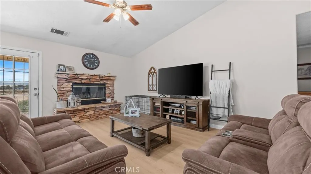 15535 Erie Road, Apple Valley, CA 92307 - Photo 4 of 34, Apple Valley, CA