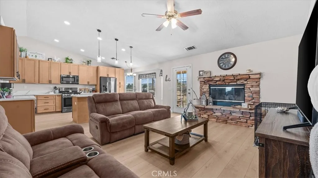 15535 Erie Road, Apple Valley, CA 92307 - Photo 3 of 34, Apple Valley, CA