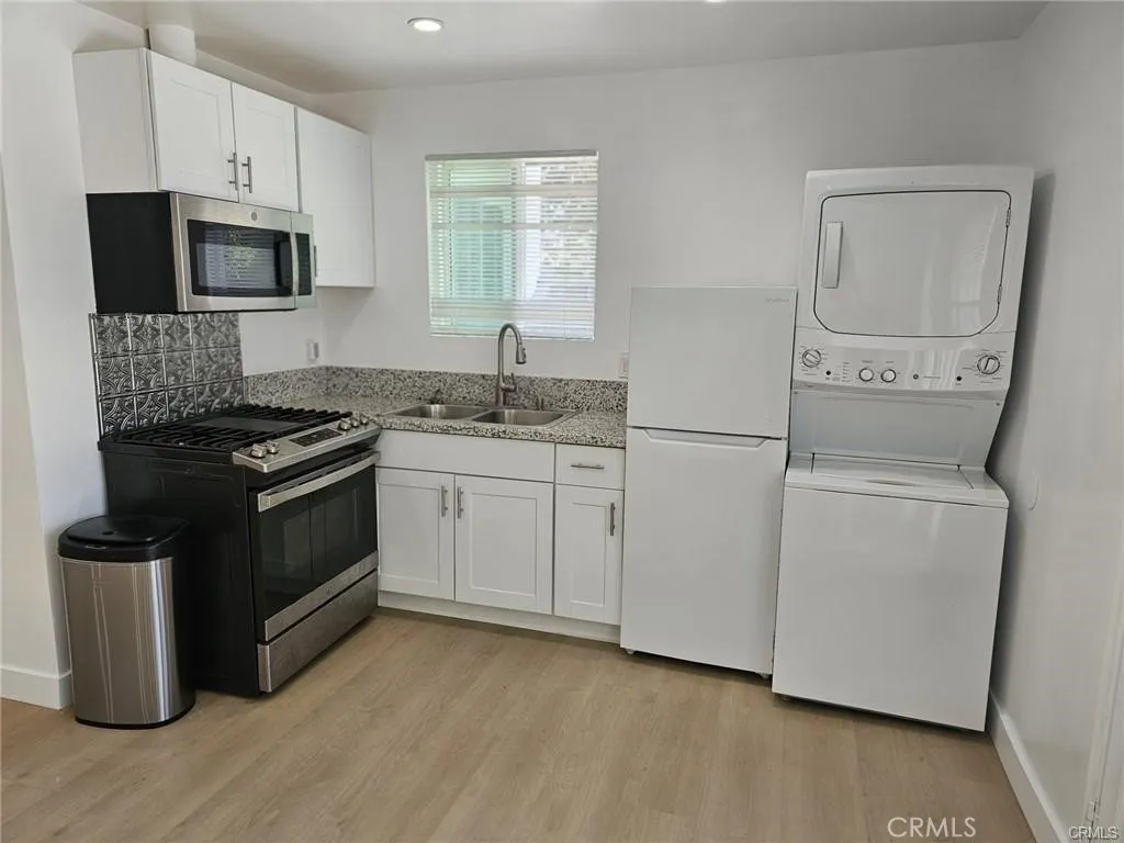21931 Ybarra Road, Woodland Hills, CA 91364 - Photo 3 of 7, Woodland Hills, CA