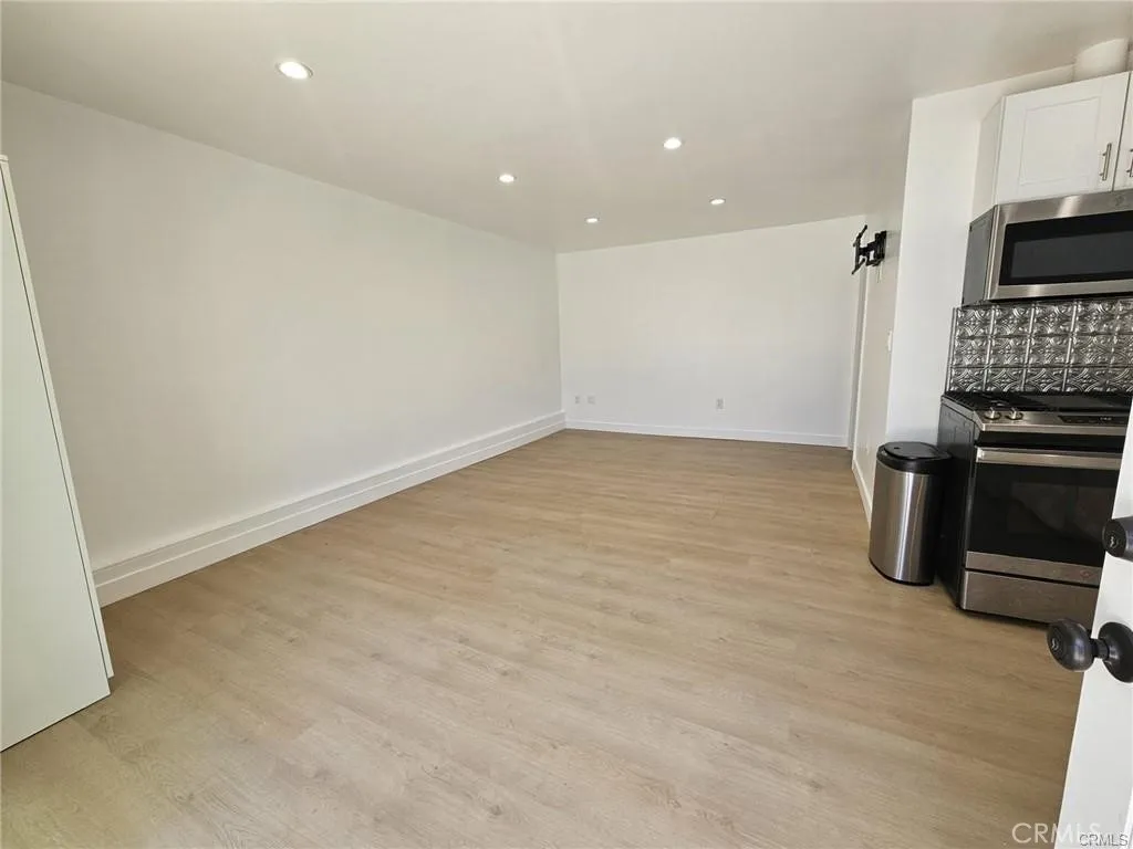 21931 Ybarra Road, Woodland Hills, CA 91364 - Photo 4 of 7, Woodland Hills, CA