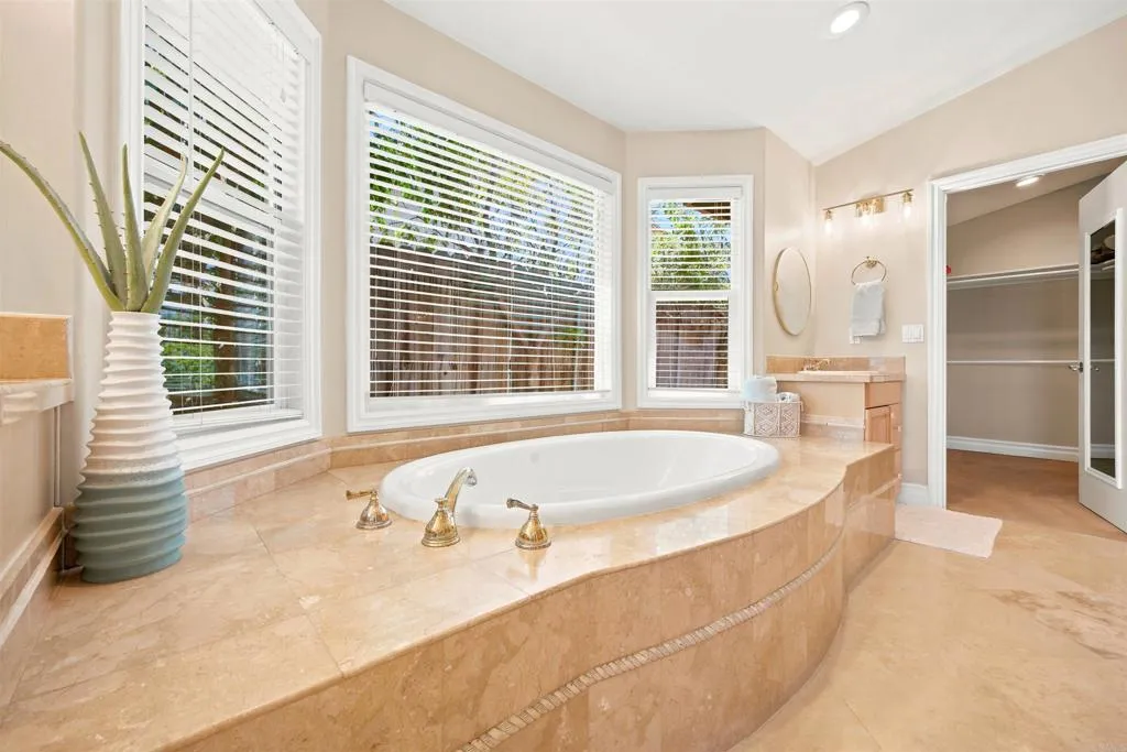 https://cdn.realtyfeed.com/cdn/127/306759426/1110b3cc57a42b3f10b6ab1d89fa1653.webp