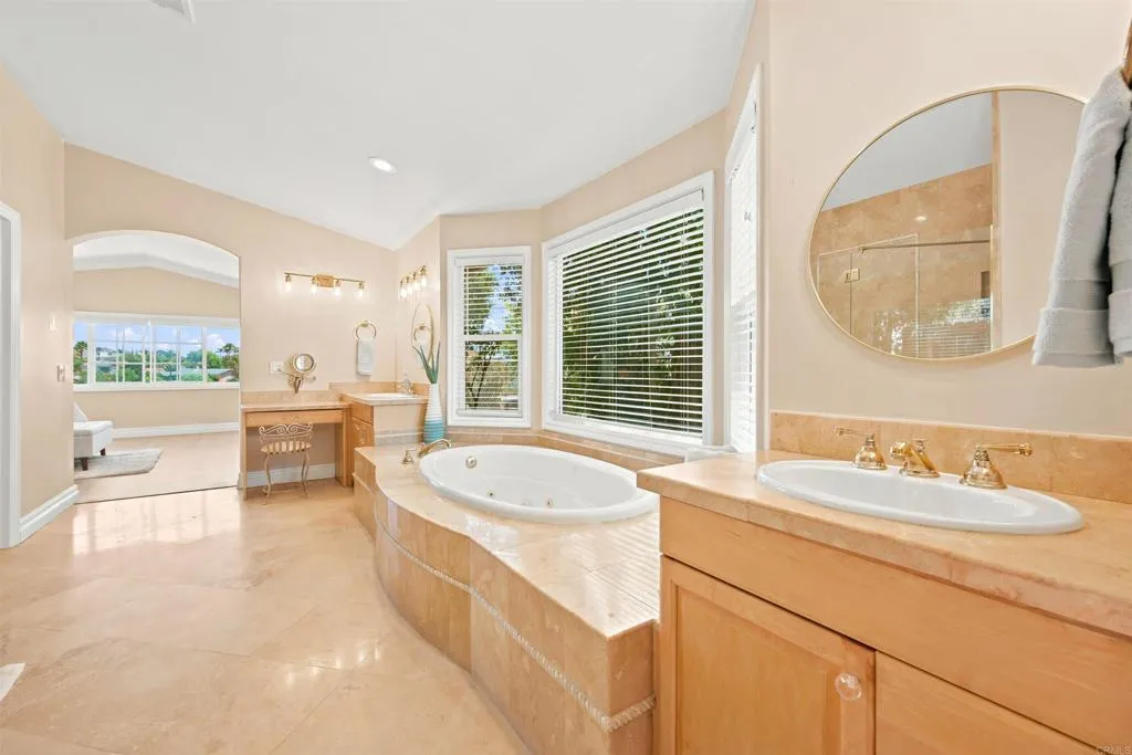 https://cdn.realtyfeed.com/cdn/127/306759426/4d997018da6ee6d5f889f7040f3f88ef.webp