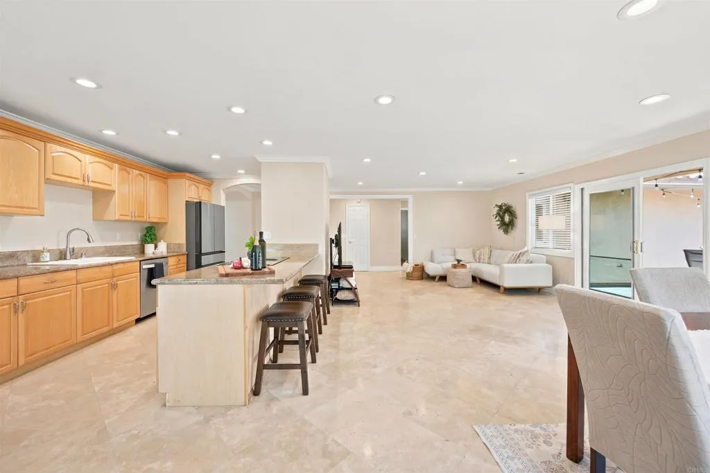 https://cdn.realtyfeed.com/cdn/127/306759426/88b67865148e37cb3726636f38519d6d.webp