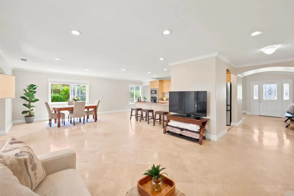 https://cdn.realtyfeed.com/cdn/127/306759426/8d00345d552223ff8f7f202ba3a5d964.webp